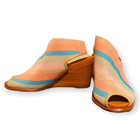 Gentle Souls Colleen Rainbow Cross Elastic Stacked Wood Wedge Heel. Size 8.5 - Picture 2 of 6